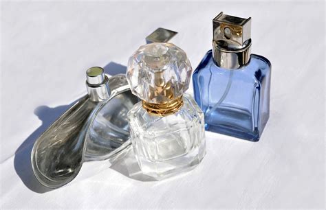 Eau de Cologne : ses vertus et applications possibles.